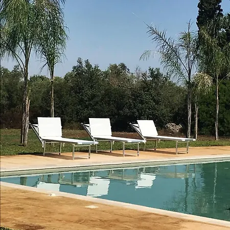 Luna Con Piscina Borgagne